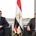 وزيرة الإسكان تلتقي أحد المواطنين وتستمع لطلباته واقتراحاته وتوجه بسرعة العمل على تلبيتها